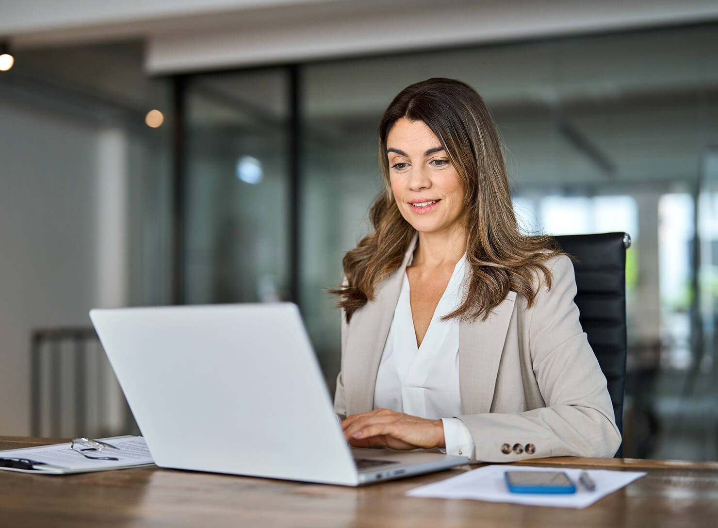accountant-using-laptop