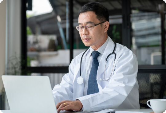 healthcare-worker-using-computer