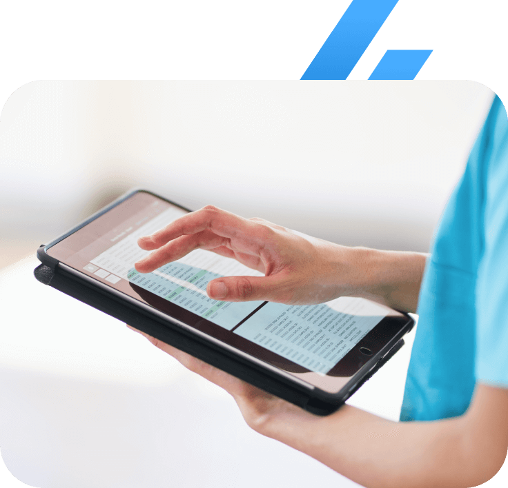 nurse-using-tablet